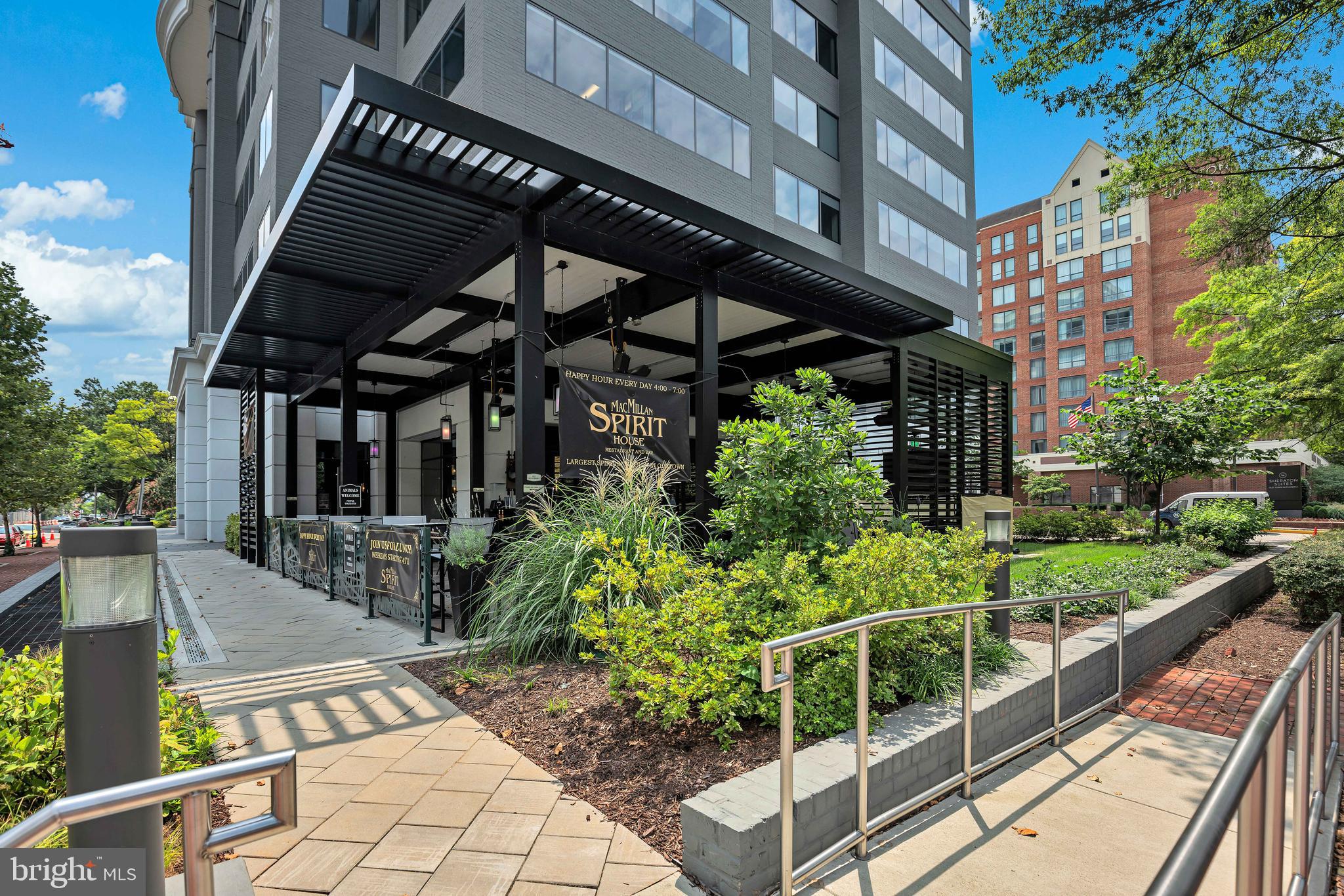 1820 Carpenter Road Alexandria, VA 22314 - Photo 62 of 80 a view of a house with backyard and sitting area