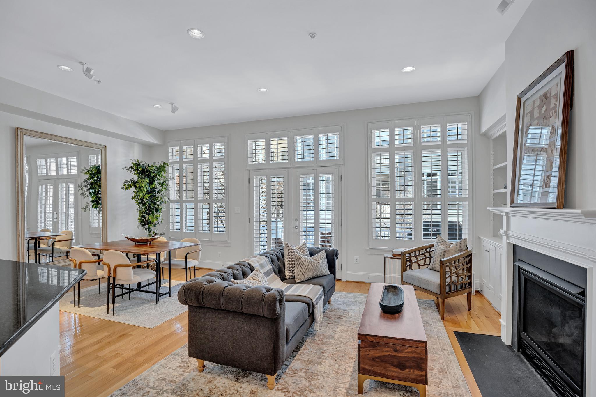 1820 Carpenter Road Alexandria, VA 22314 - Photo 10 of 80 a living room with furniture and large windows