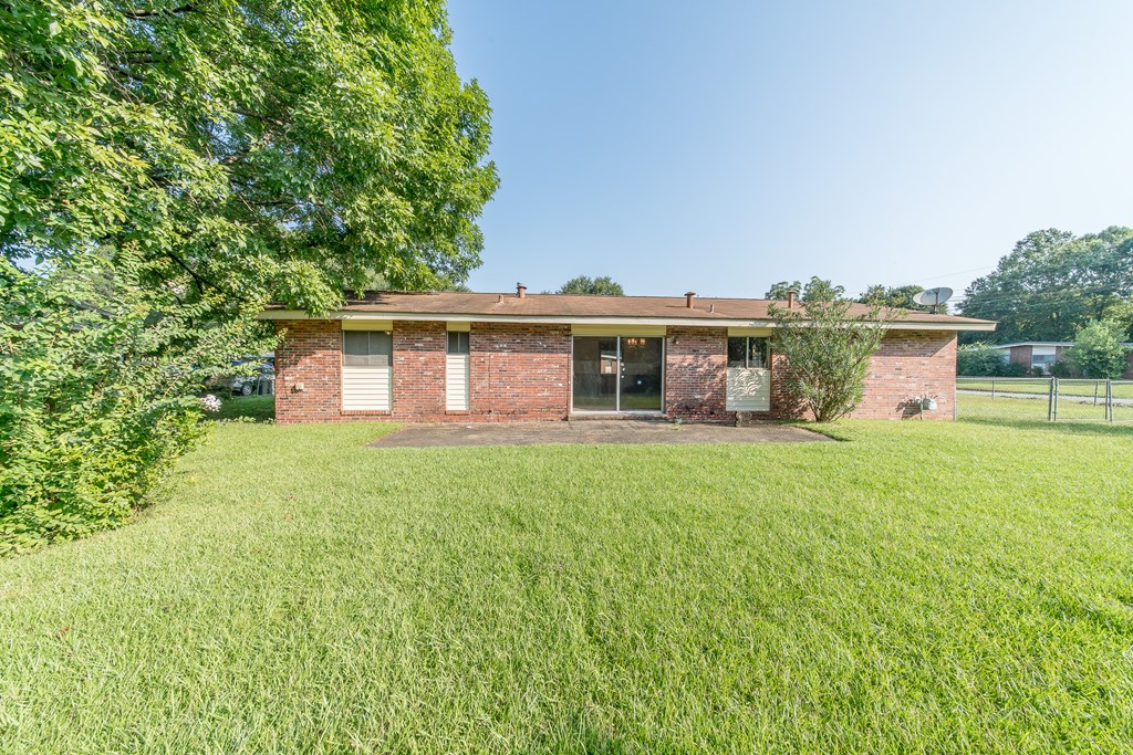 1046 Brighton Road Columbus, GA 31906 - Photo 4 of 31 Gallery Image 4