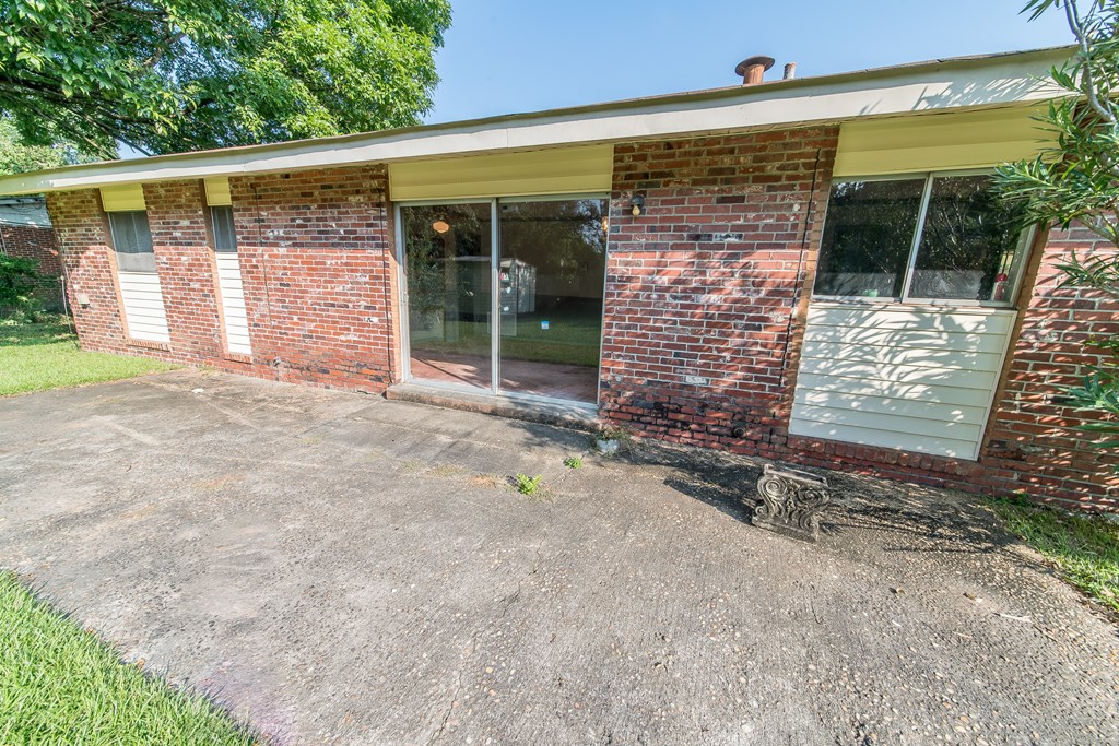 1046 Brighton Road Columbus, GA 31906 - Photo 5 of 31 Gallery Image 5