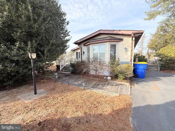a front view of house with yard