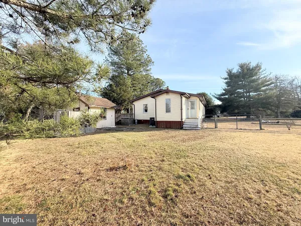 a view of a back yard of the house