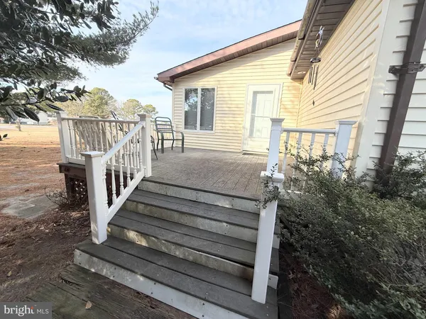 a view of a house with backyard and deck