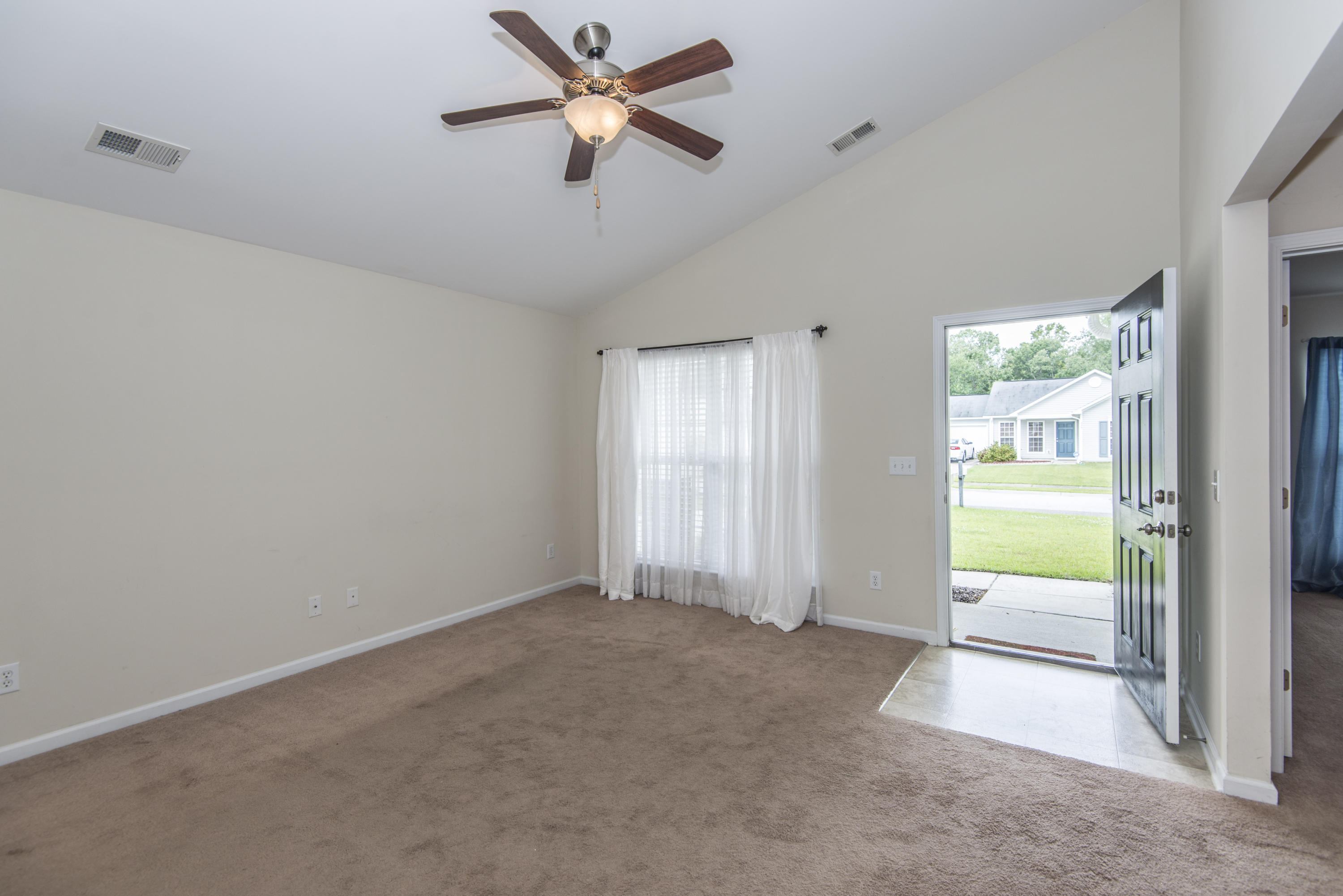 272 Island Green Road Goose Creek, SC 29445 - Photo 11 of 34 _DSC8323