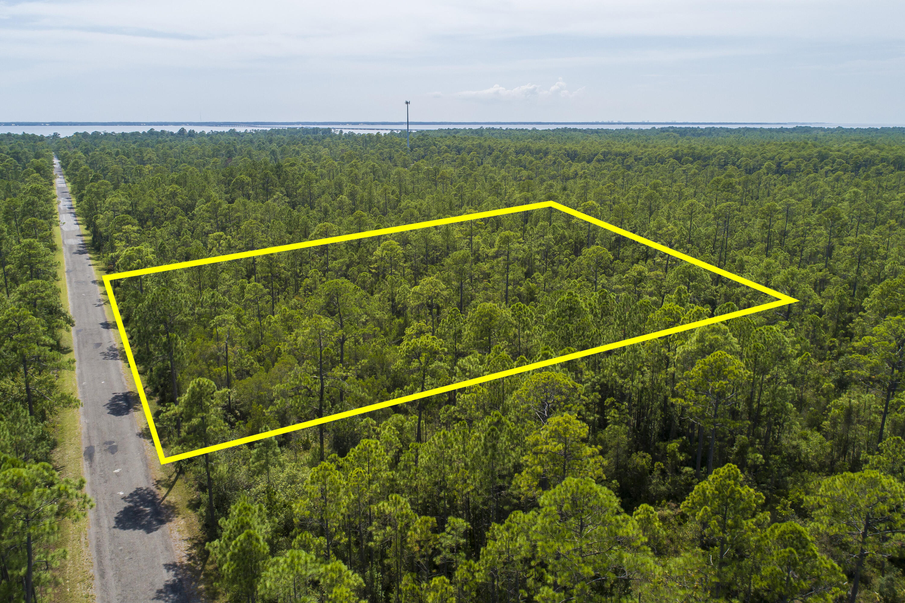 Xx Fluffy Landing Road Freeport, FL 32439 - Photo 1 of 8 a view of a tennis court