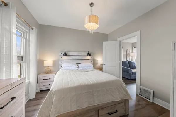 $375,000 | 202 Pick Avenue, Elmhurst, IL 60126