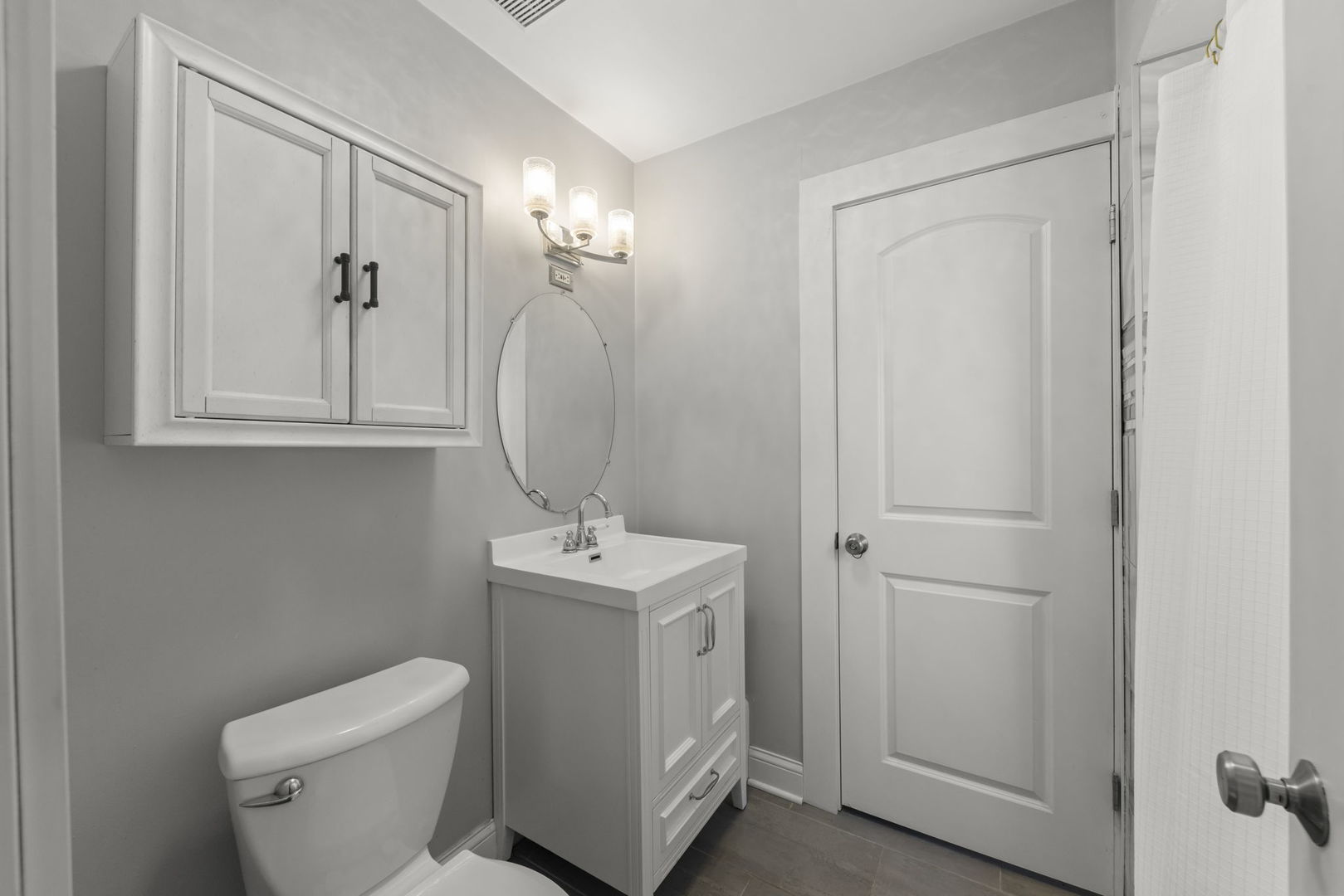 202 Pick Avenue Elmhurst, IL 60126 - Photo 15 of 26 a bathroom with a toilet a sink and mirror