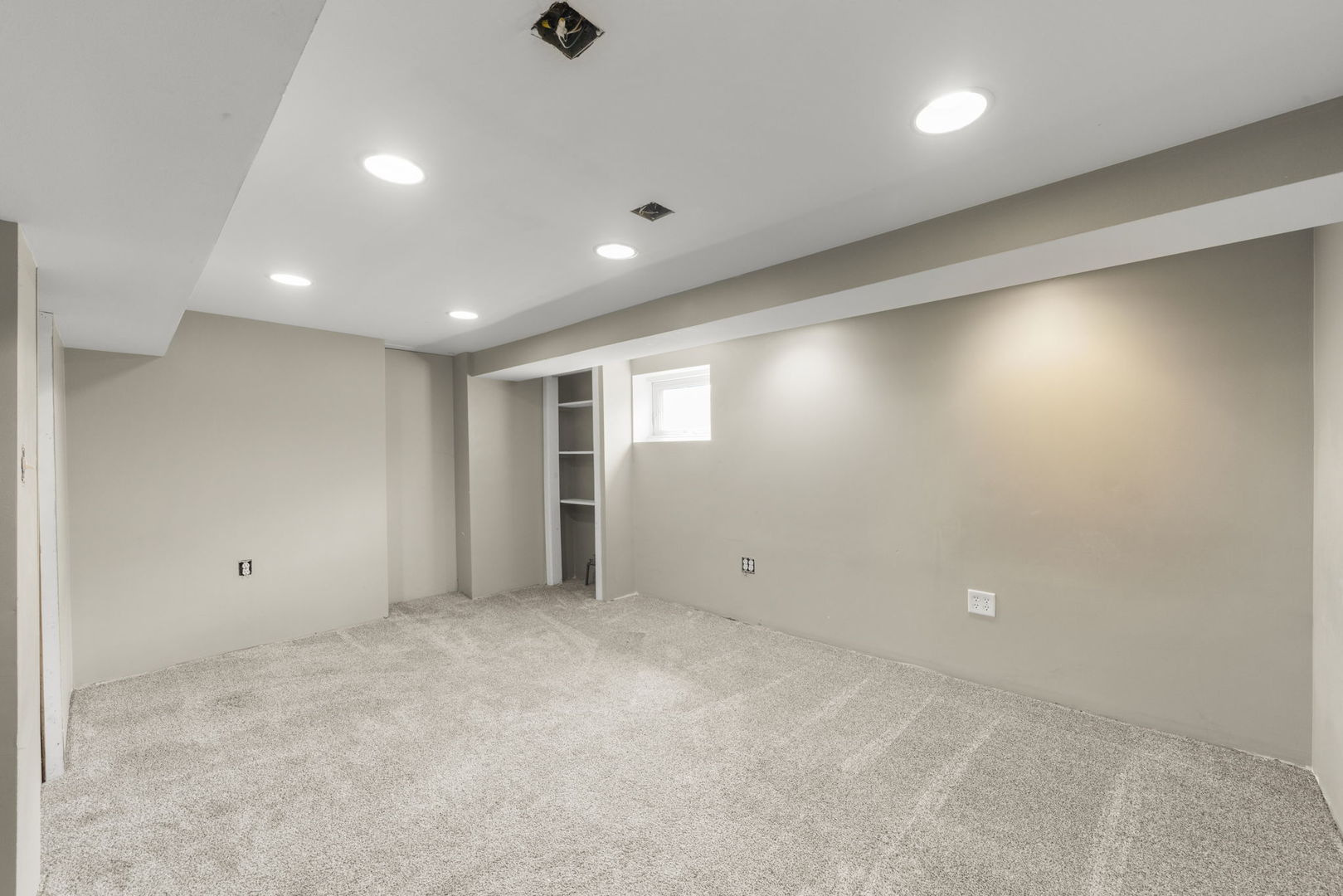 202 Pick Avenue Elmhurst, IL 60126 - Photo 20 of 26 an empty room with closet area