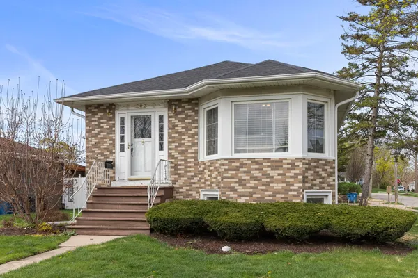 $375,000 | 202 Pick Avenue, Elmhurst, IL 60126