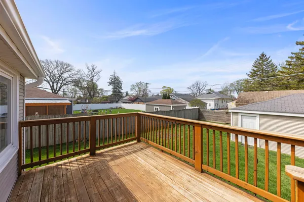 $375,000 | 202 Pick Avenue, Elmhurst, IL 60126