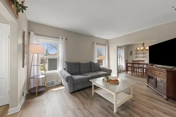 $375,000 | 202 Pick Avenue, Elmhurst, IL 60126
