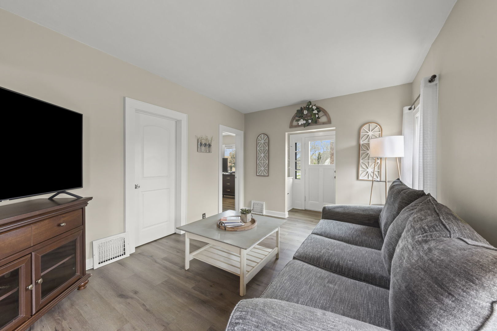 202 Pick Avenue Elmhurst, IL 60126 - Photo 5 of 26 a living room with furniture and a flat screen tv