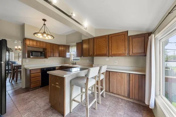 $375,000 | 202 Pick Avenue, Elmhurst, IL 60126