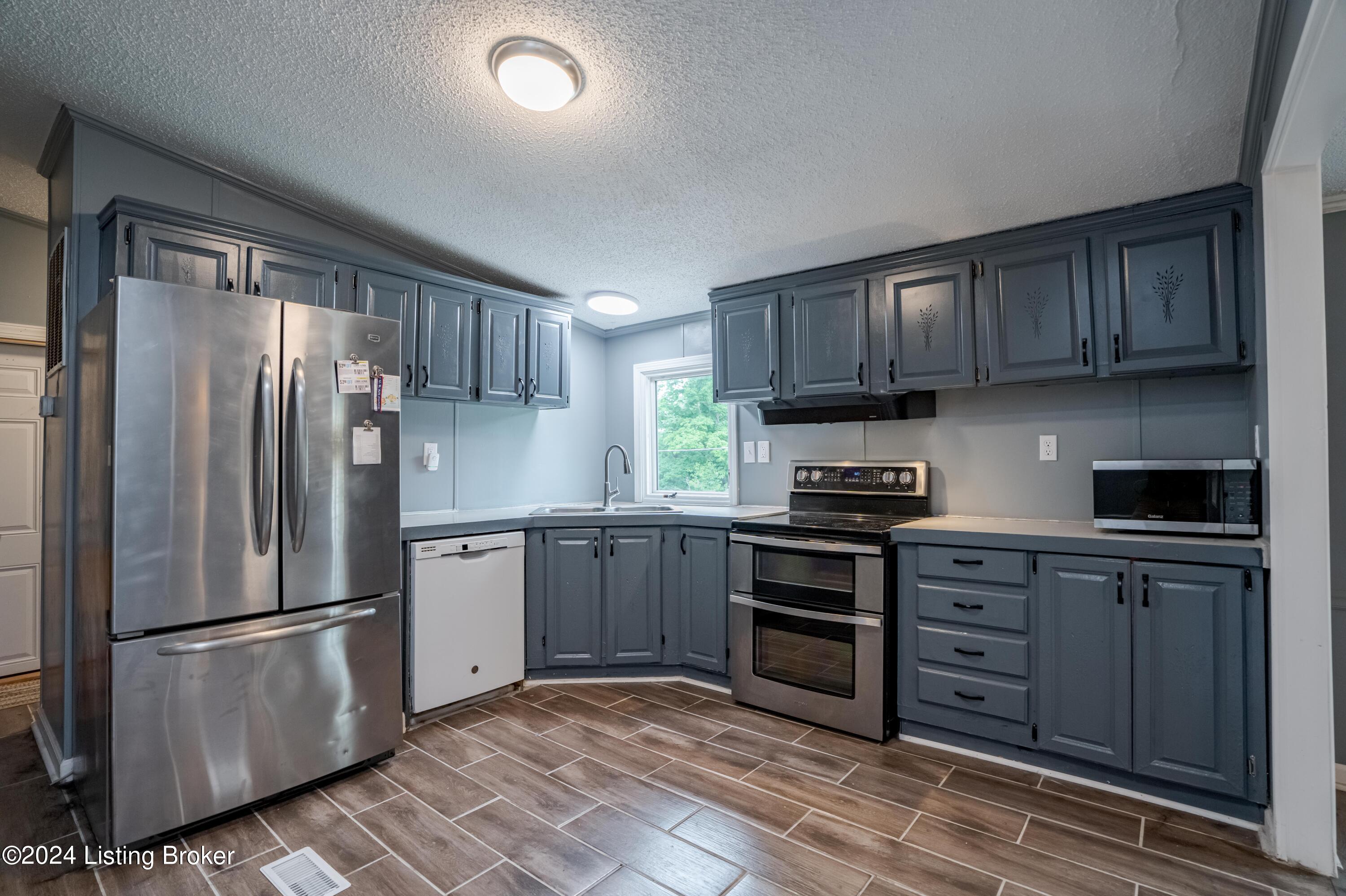 9145 Lagrange Road La Grange, KY 40031 - Photo 11 of 33 Kitchen