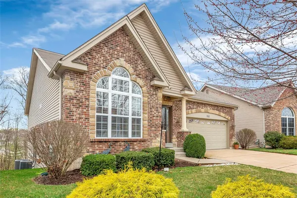 $475,000 | 932 Ridgepointe Pl Circle, Lake St. Louis, MO 63367