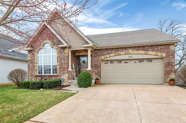 $475,000 | 932 Ridgepointe Pl Circle, Lake St. Louis, MO 63367