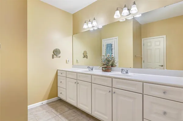 $475,000 | 932 Ridgepointe Pl Circle, Lake St. Louis, MO 63367