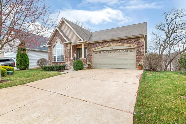 $475,000 | 932 Ridgepointe Pl Circle, Lake St. Louis, MO 63367