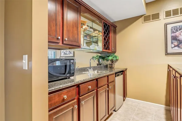 $475,000 | 932 Ridgepointe Pl Circle, Lake St. Louis, MO 63367