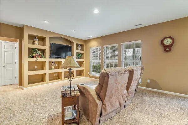 $475,000 | 932 Ridgepointe Pl Circle, Lake St. Louis, MO 63367
