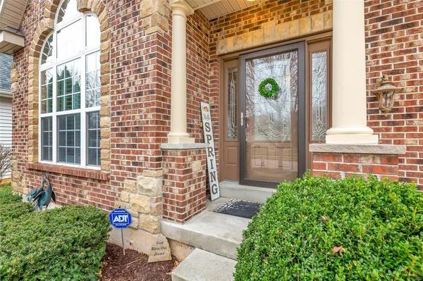 $475,000 | 932 Ridgepointe Pl Circle, Lake St. Louis, MO 63367