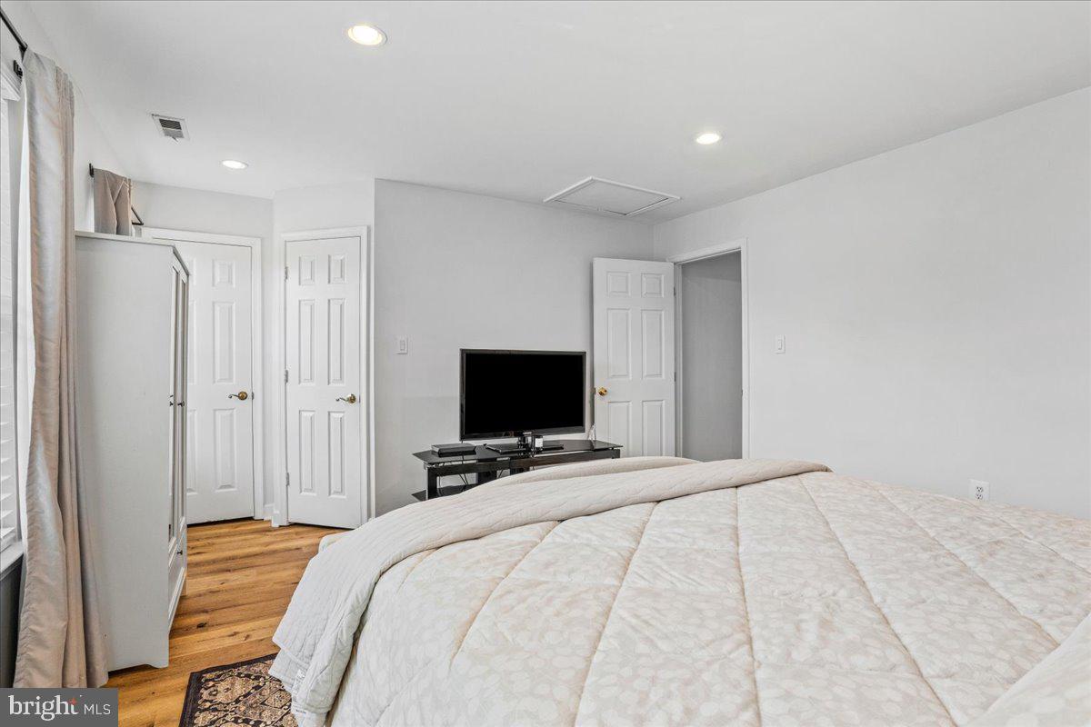 9245 Ridgefield Circle Frederick, MD 21701 - Photo 19 of 53 Primary suite.