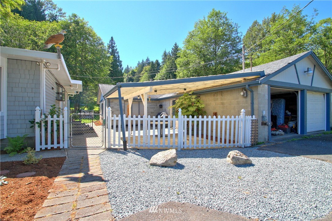506 West Davies Loop Road Lake Stevens, WA 98258 - Photo 2 of 15