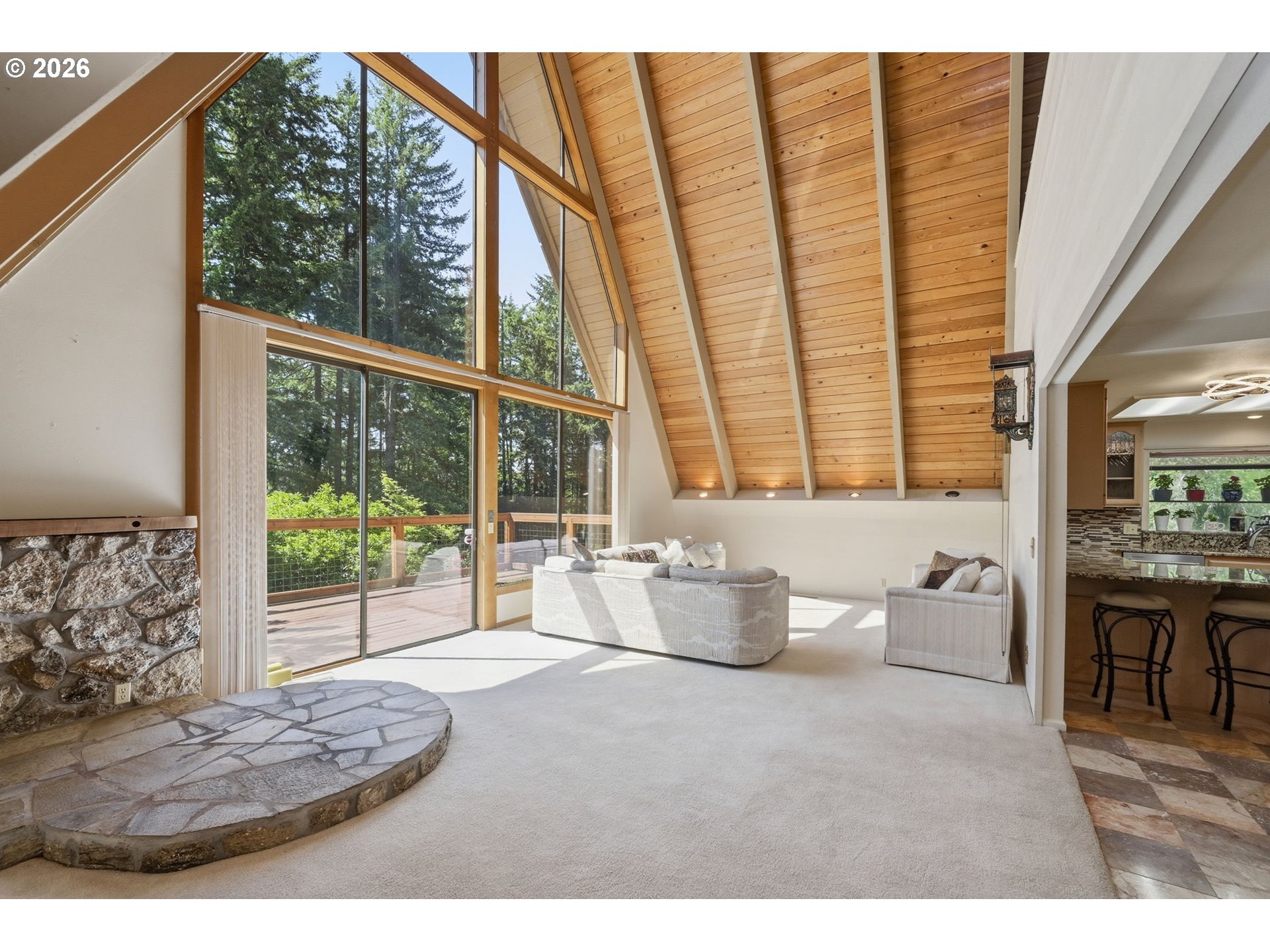90966 Hill Road Springfield, OR 97478 - Photo 11 of 48 Living Room