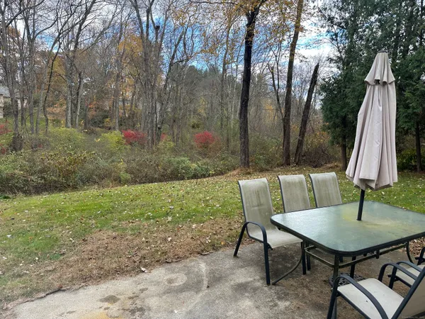 $2,499 | 25 Elephant Rock Road, Unit 2, Woodbury, CT 06798