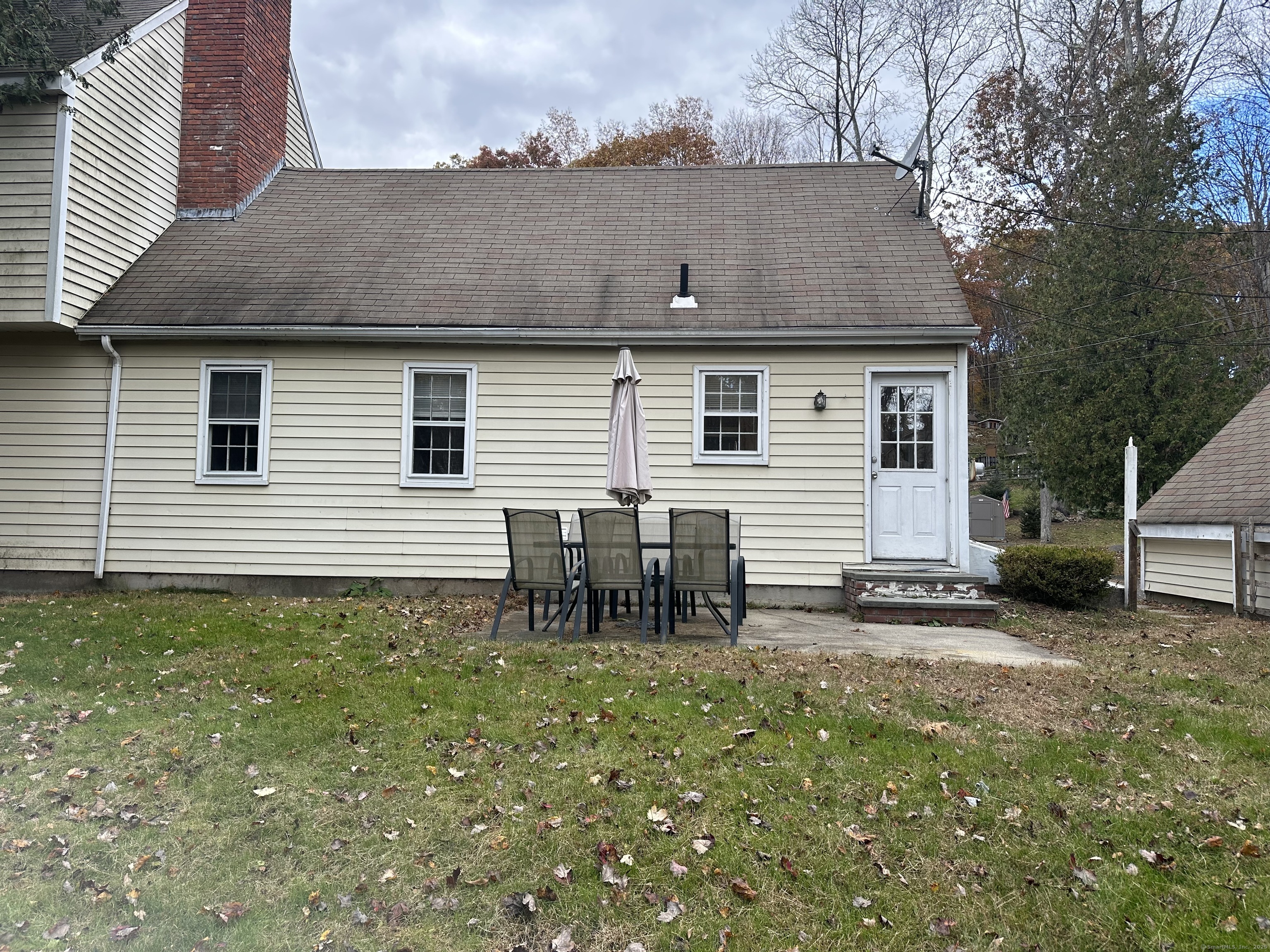 25 Elephant Rock Road, Unit 2 Woodbury, CT 06798 - Photo 17 of 17 a backyard of a house with table and chairs
