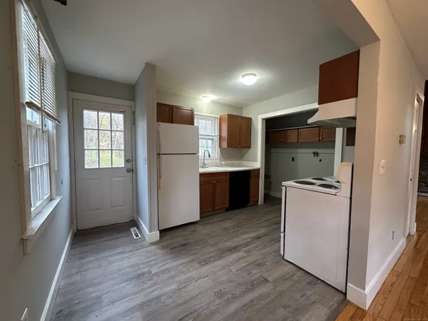 $2,499 | 25 Elephant Rock Road, Unit 2, Woodbury, CT 06798