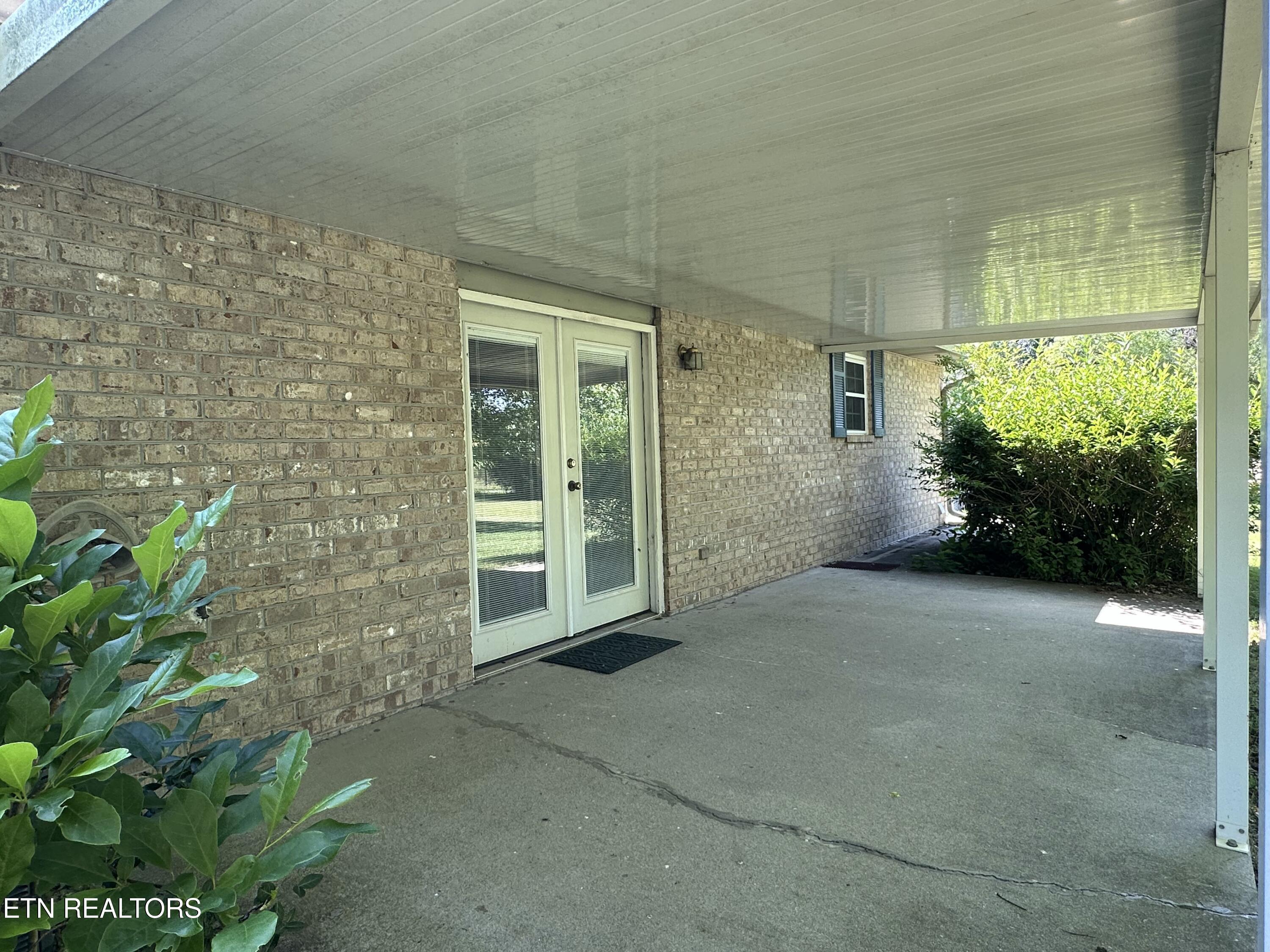 7021 Pisa Circle Corryton, TN 37721 - Photo 22 of 32 Porch right