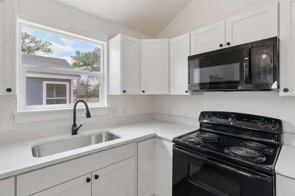 $1,600 | 1087 Schubert Lane, Unit D, Kyle, TX 78640