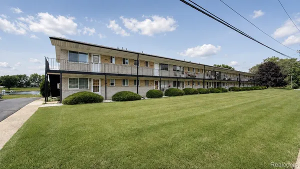 $59,900 | 26945 Milford Road, Unit 34, New Hudson, MI 48165