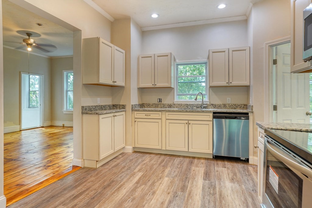 18 Prospect Street, Unit 1 Clinton, MA 01510 - Photo 4 of 14 Gallery Image 4
