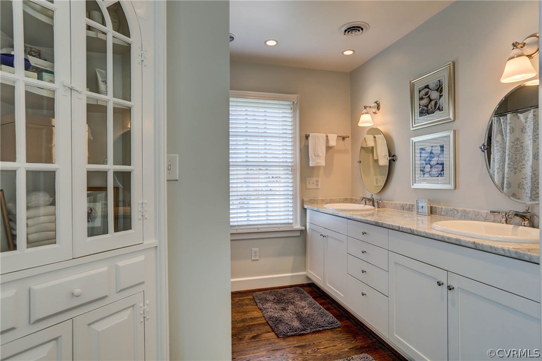 4108 Dover Road Richmond, VA 23221 - Photo 26 of 33 Master bath with built-in cabinets