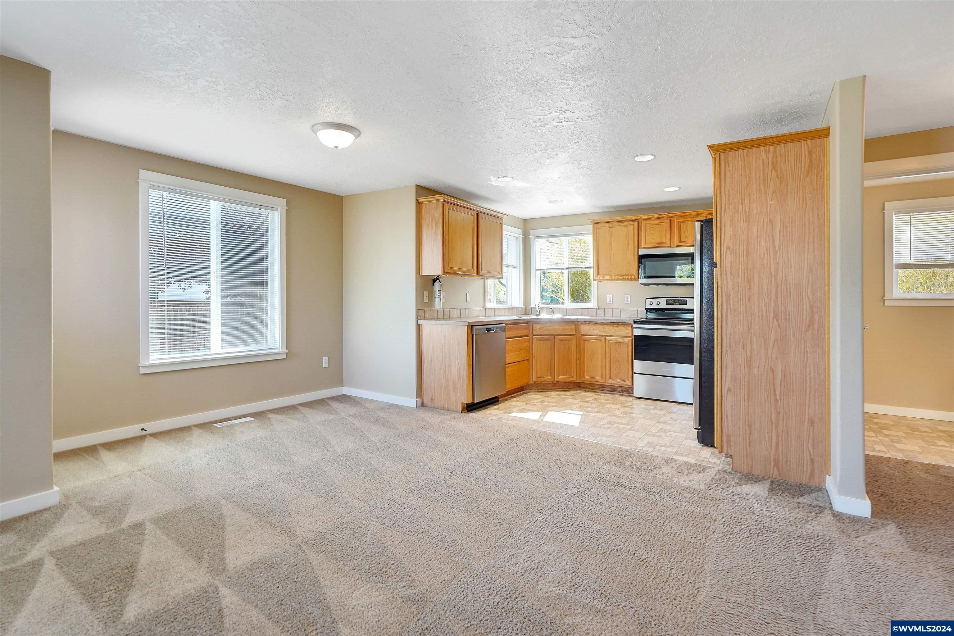 4096 Spring Avenue Northeast Albany, OR 97322 - Photo 11 of 39