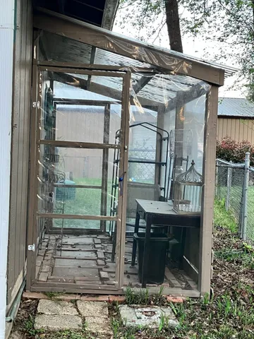 a view of backyard of the house