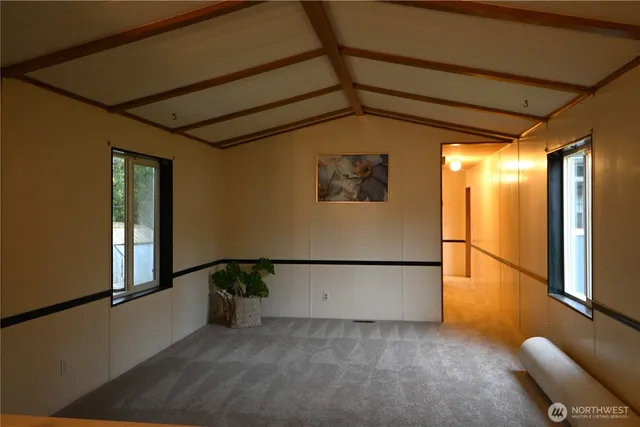 a view of livingroom with furniture