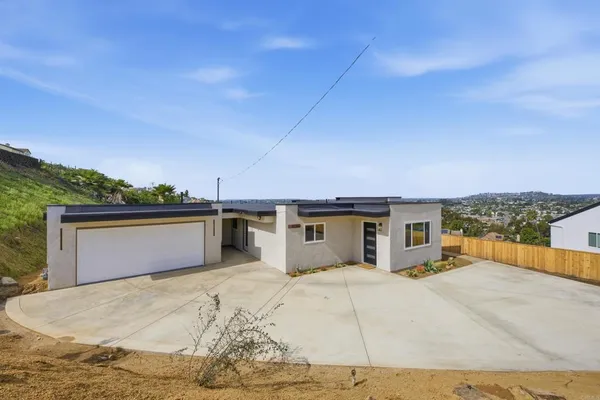 a view of a house with a backyard