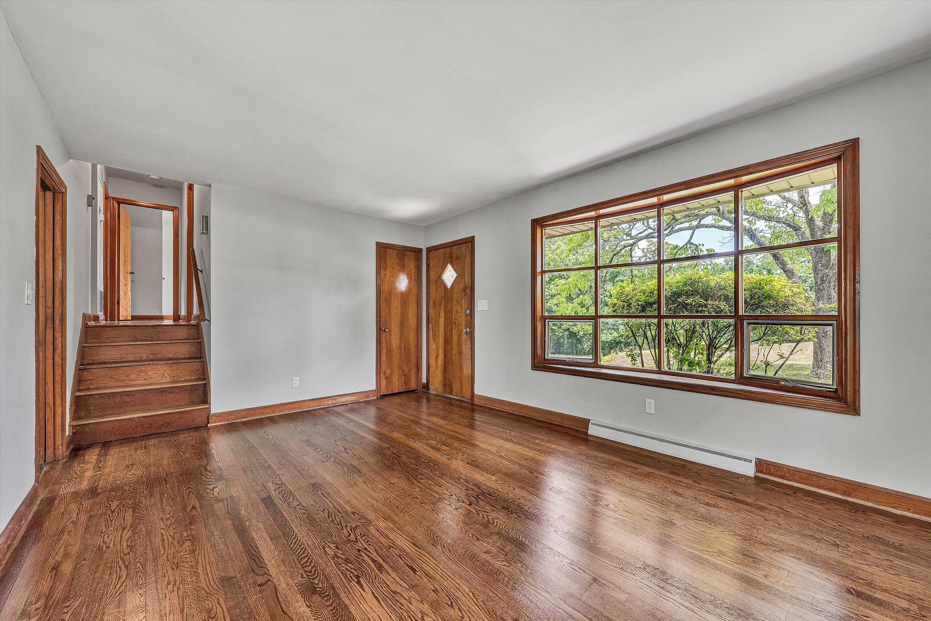 6066 Thornrose Road Roanoke, VA 24012 - Photo 7 of 32 07-DSC03997