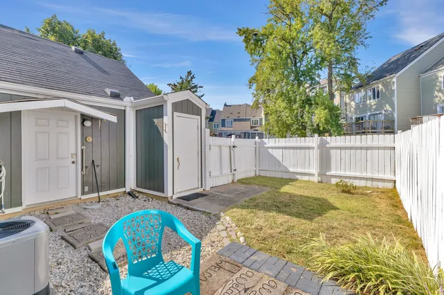 a view of back yard of the house