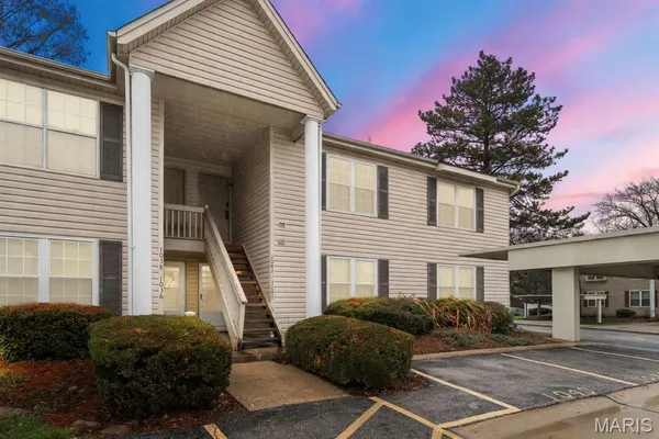 $180,000 | 1042 Sugar Creek Court, Unit 8, St. Peters, MO 63376