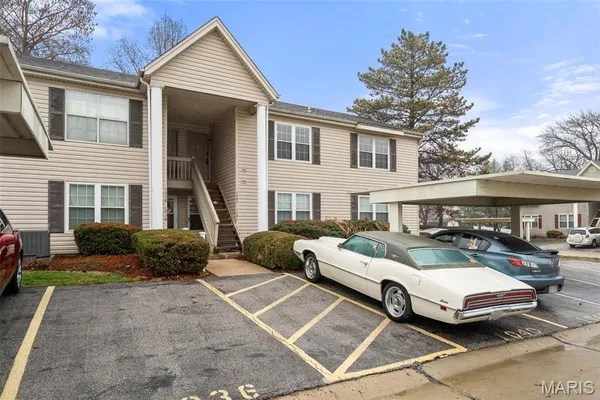 $170,000 | 1042 Sugar Creek Court, Unit 8, St. Peters, MO 63376