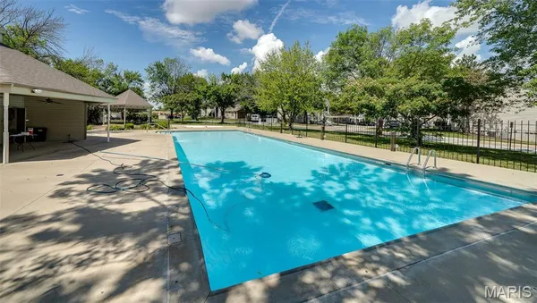 $170,000 | 1042 Sugar Creek Court, Unit 8, St. Peters, MO 63376