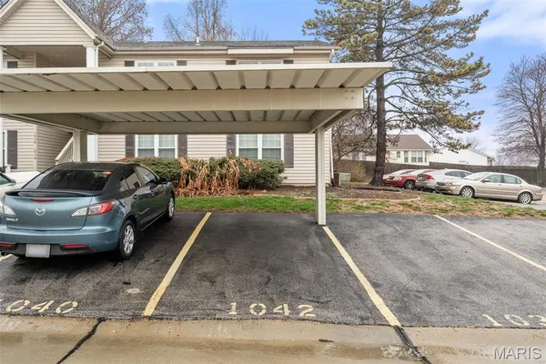 $170,000 | 1042 Sugar Creek Court, Unit 8, St. Peters, MO 63376