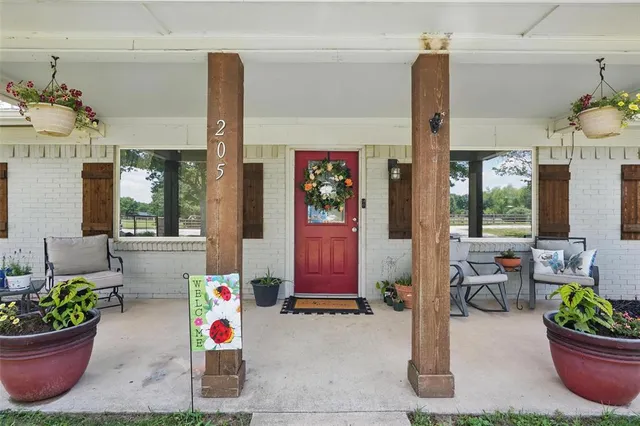 a living room filled with furniture