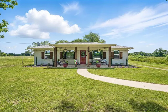 a view of a tennis court