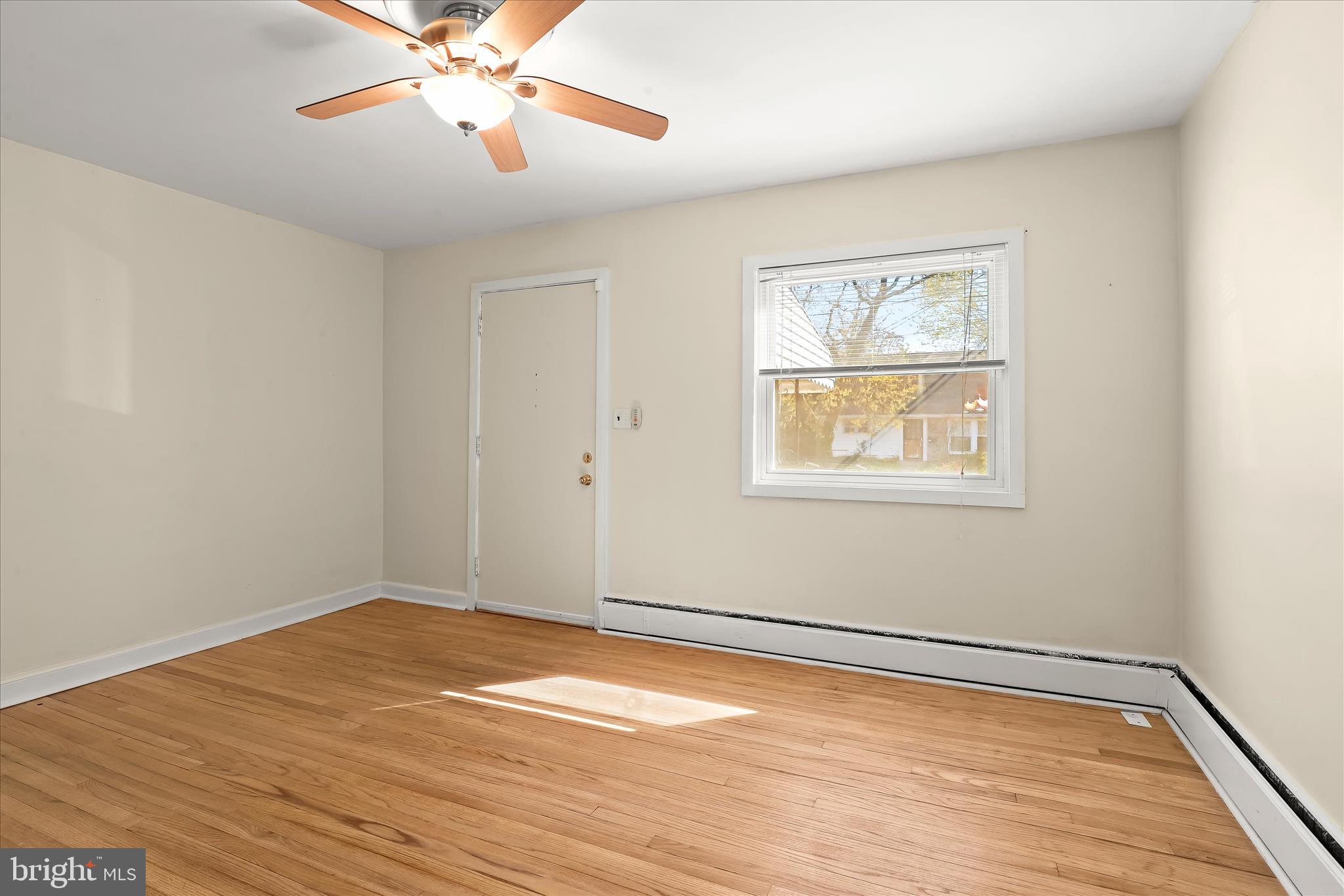 218 Kuethe Road Glen Burnie, MD 21060 - Photo 5 of 31 Living Room