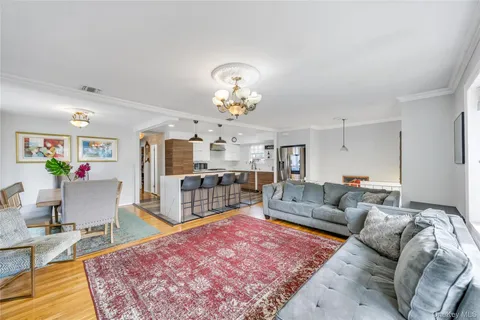 $829,000 | 216 Earle Avenue, Lynbrook, NY 11563